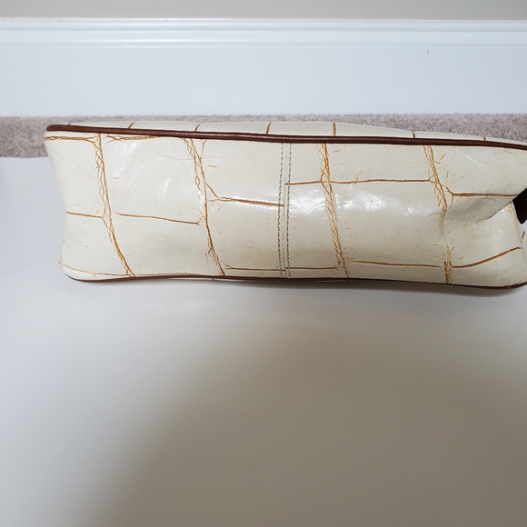 Authentic Dooney and Bourke crocodile embossed Shoulder bag - Picture 4 of 8